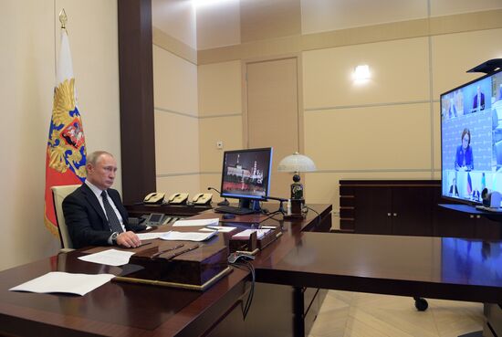 Президент РФ В. Путин провел совещание по вопросам развития строительной отрасли