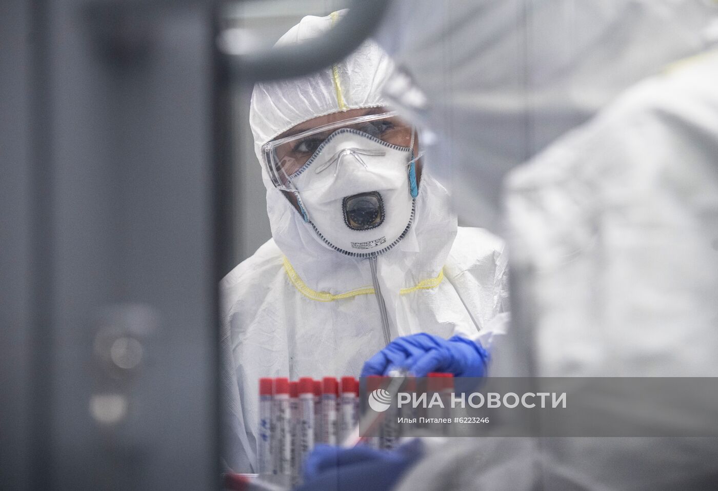 Лаборатория "Инвитро" начала тестирование на коронавирусную инфекцию 