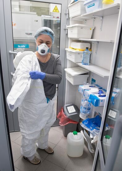 Лаборатория "Инвитро" начала тестирование на коронавирусную инфекцию 