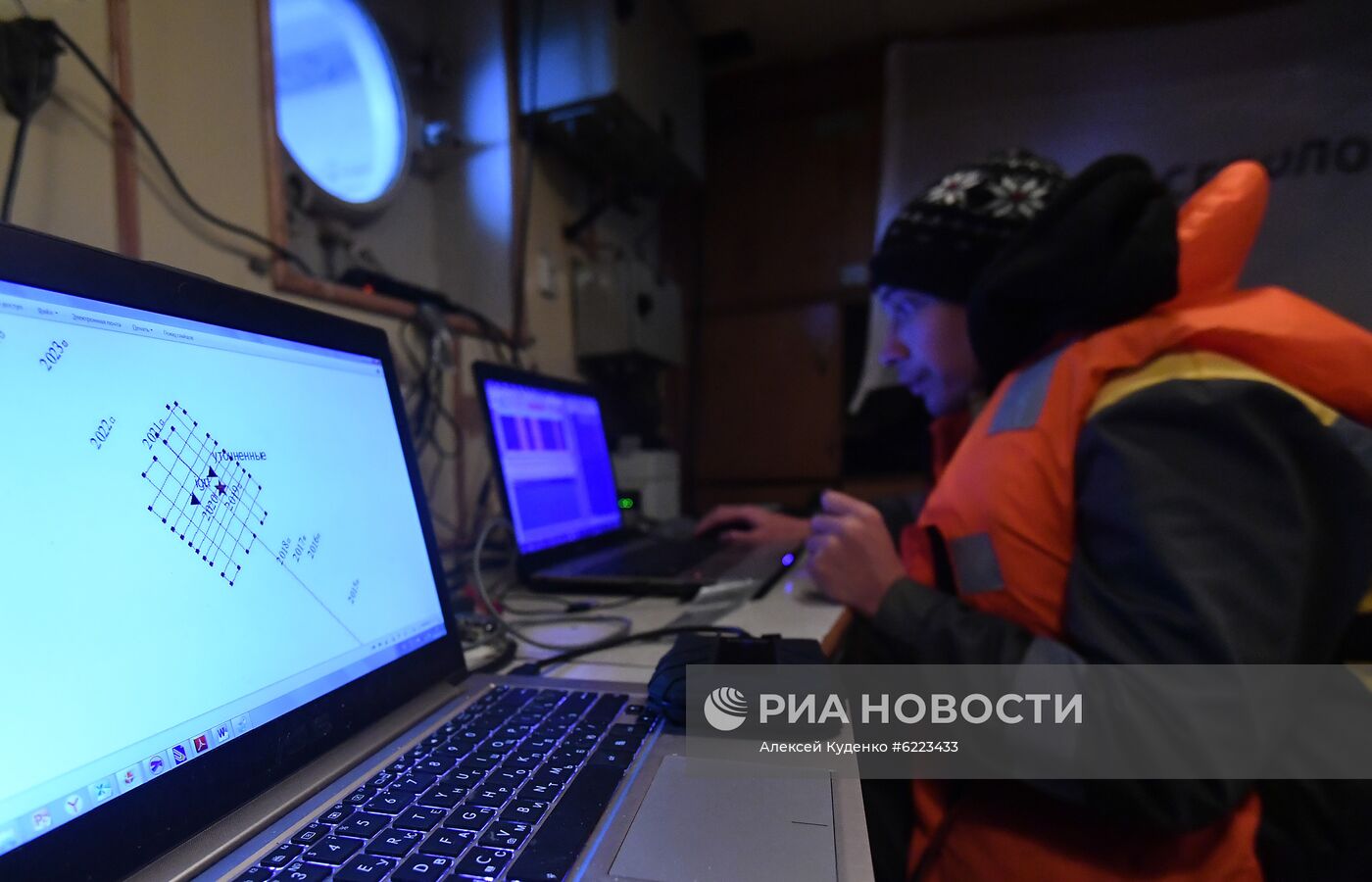 Продолжается кругосветная экспедиция на судне "Адмирал Владимирский"