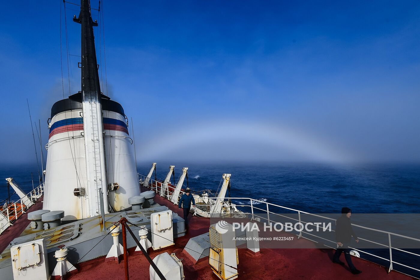 Продолжается кругосветная экспедиция на судне "Адмирал Владимирский"
