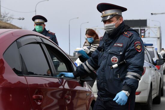 Работа сотрудников ГИБДД во Владивостоке