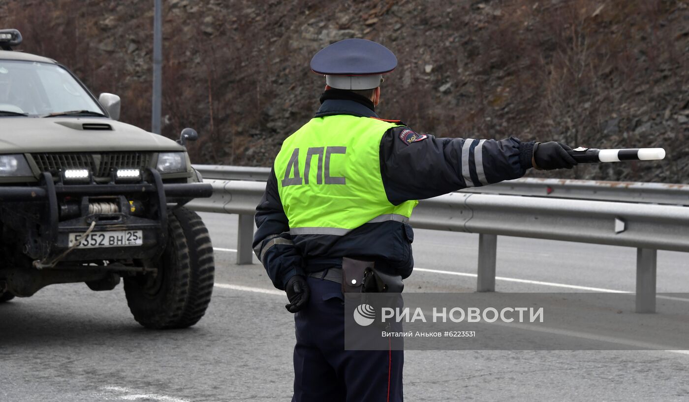 Работа сотрудников ГИБДД во Владивостоке