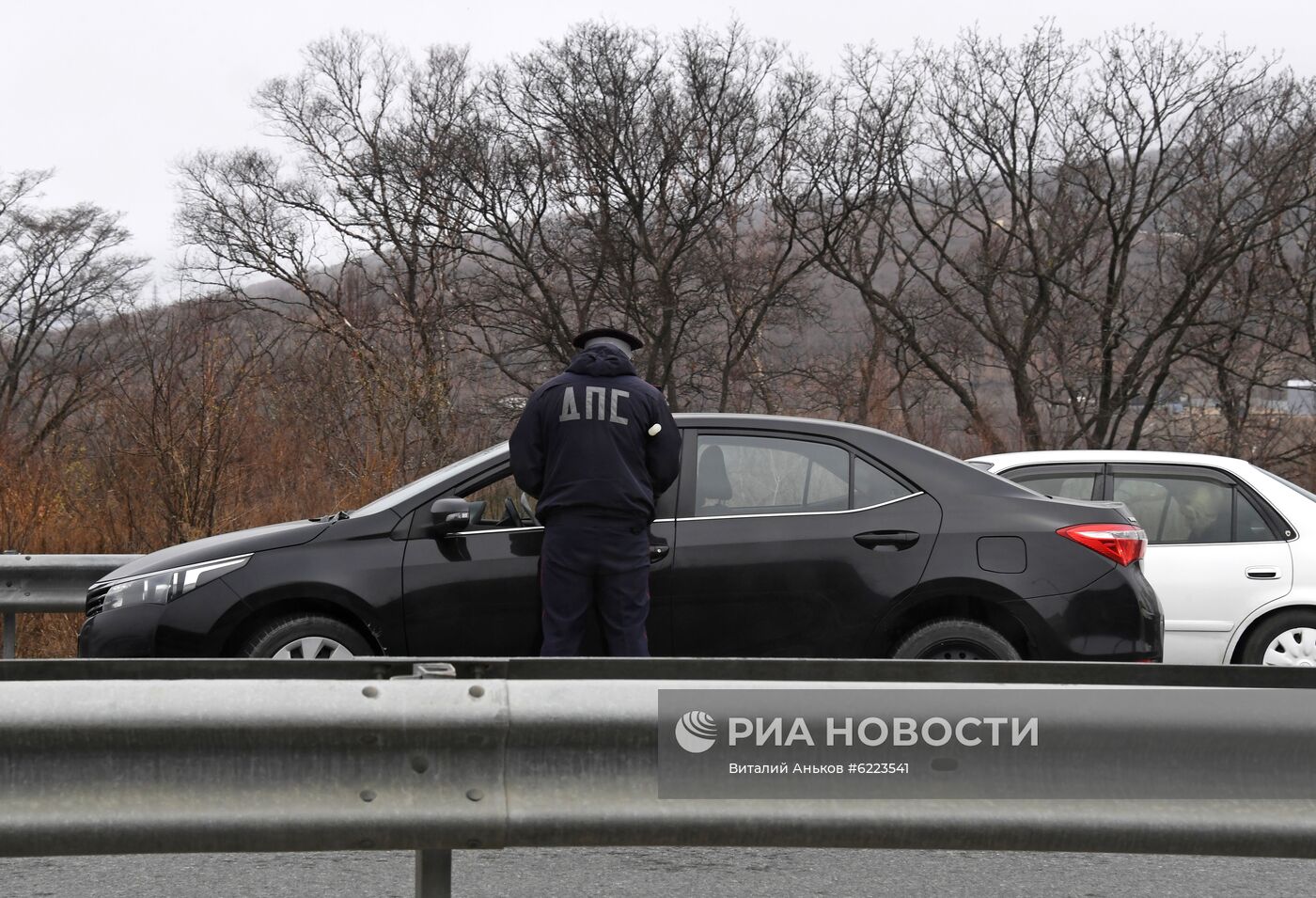 Работа сотрудников ГИБДД во Владивостоке