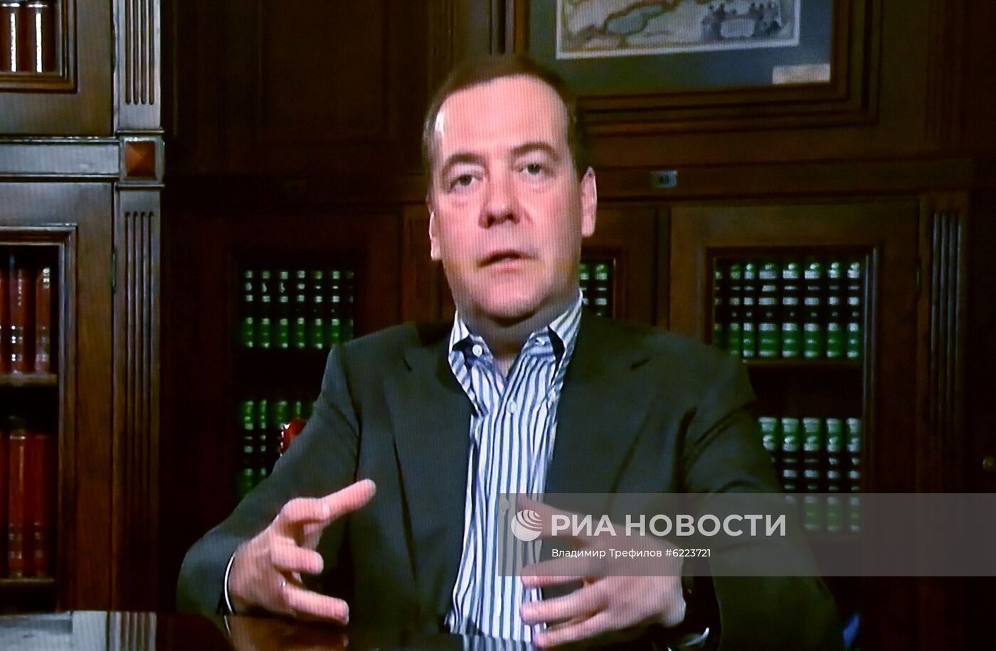 Заместитель председателя Совета безопасности РФ Д. Медведев дал интервью журналистам агентства РИА Новости