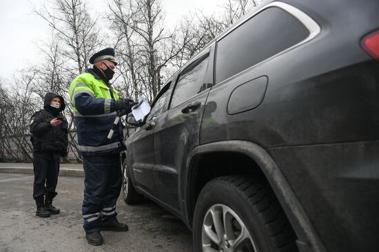 Проверка цифровых пропусков у автомобилистов в Москве