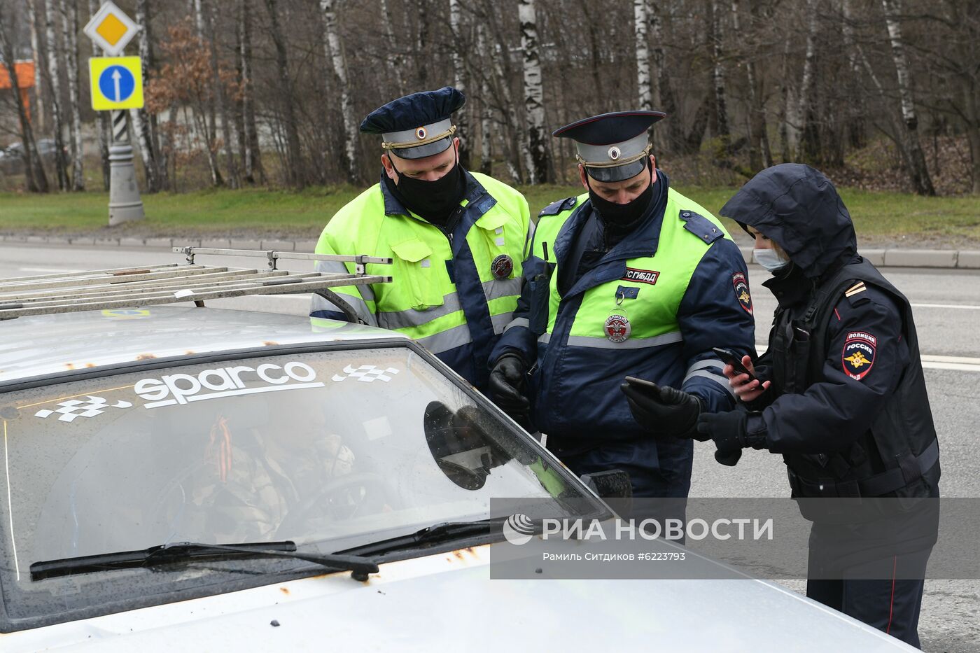 Проверка цифровых пропусков у автомобилистов в Москве