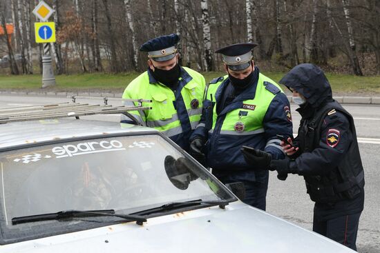 Проверка цифровых пропусков у автомобилистов в Москве