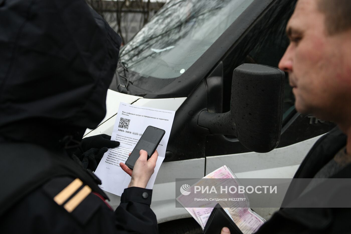 Проверка цифровых пропусков у автомобилистов в Москве