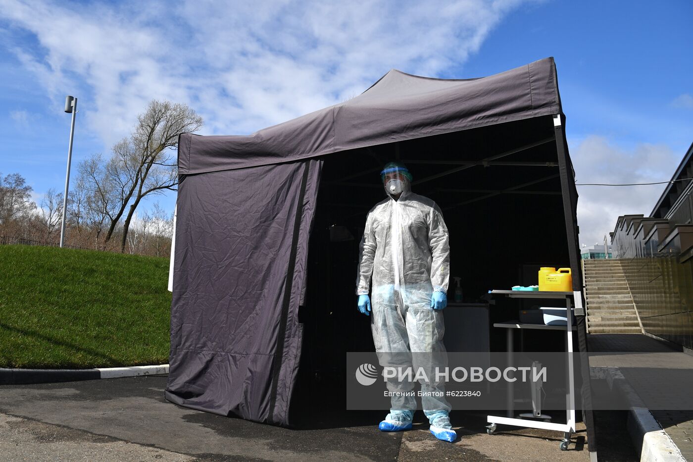 Сдача анализов на коронавирус не выходя из машины 