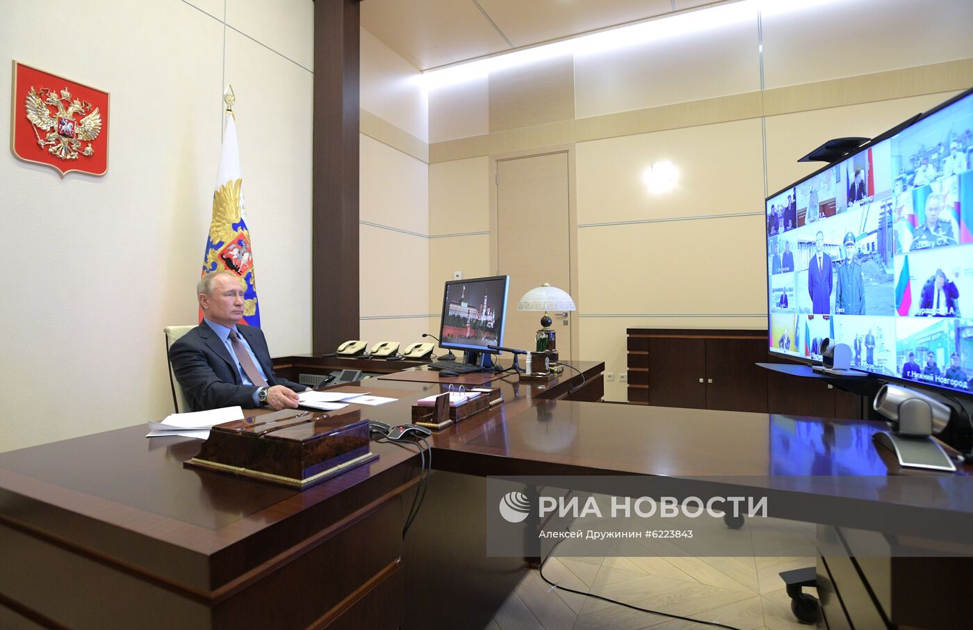 Президент РФ В. Путин провел совещание о ходе строительства и перепрофилирования медицинских учреждений в регионах РФ