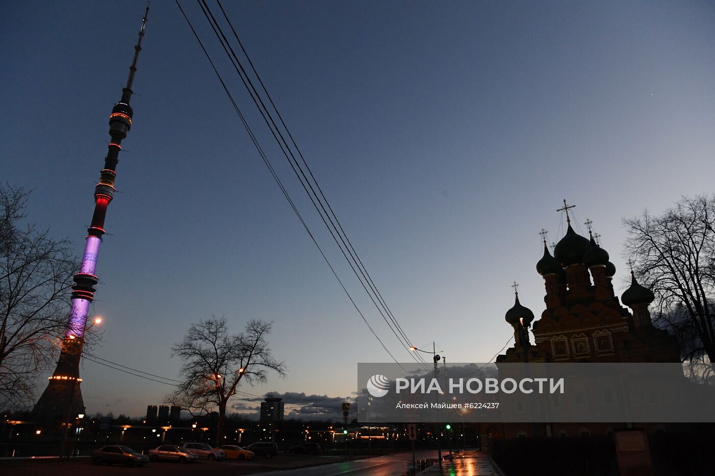 Останкинскую башню подсветили красным цветом в поддержку людей с гемофилией