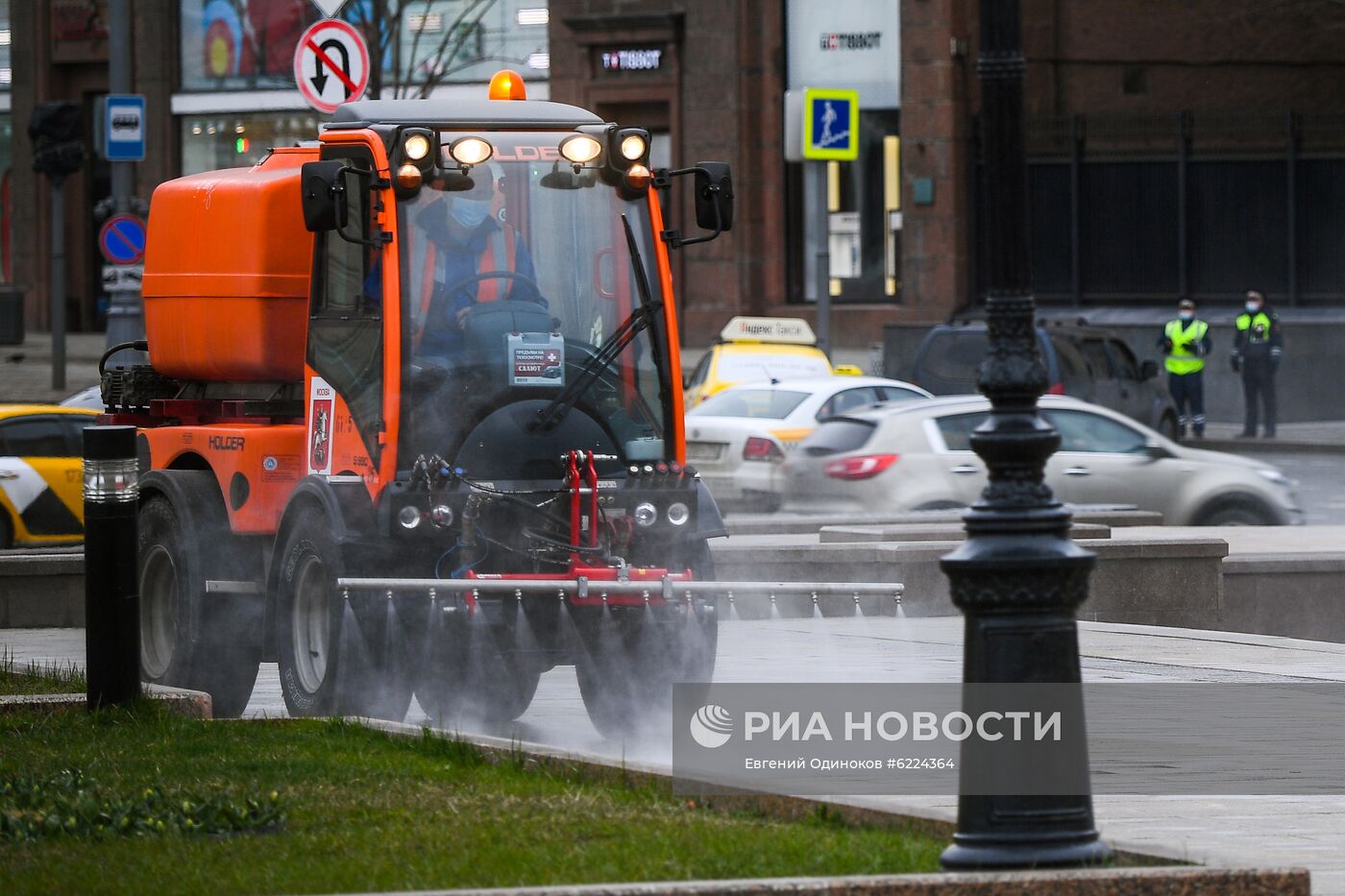 Дезинфекция дорог и тротуаров в Москве