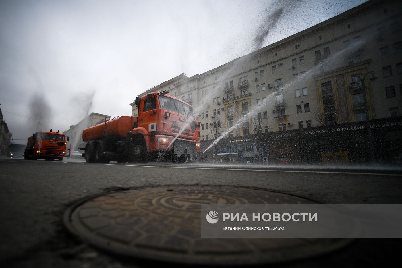 Дезинфекция дорог и тротуаров в Москве