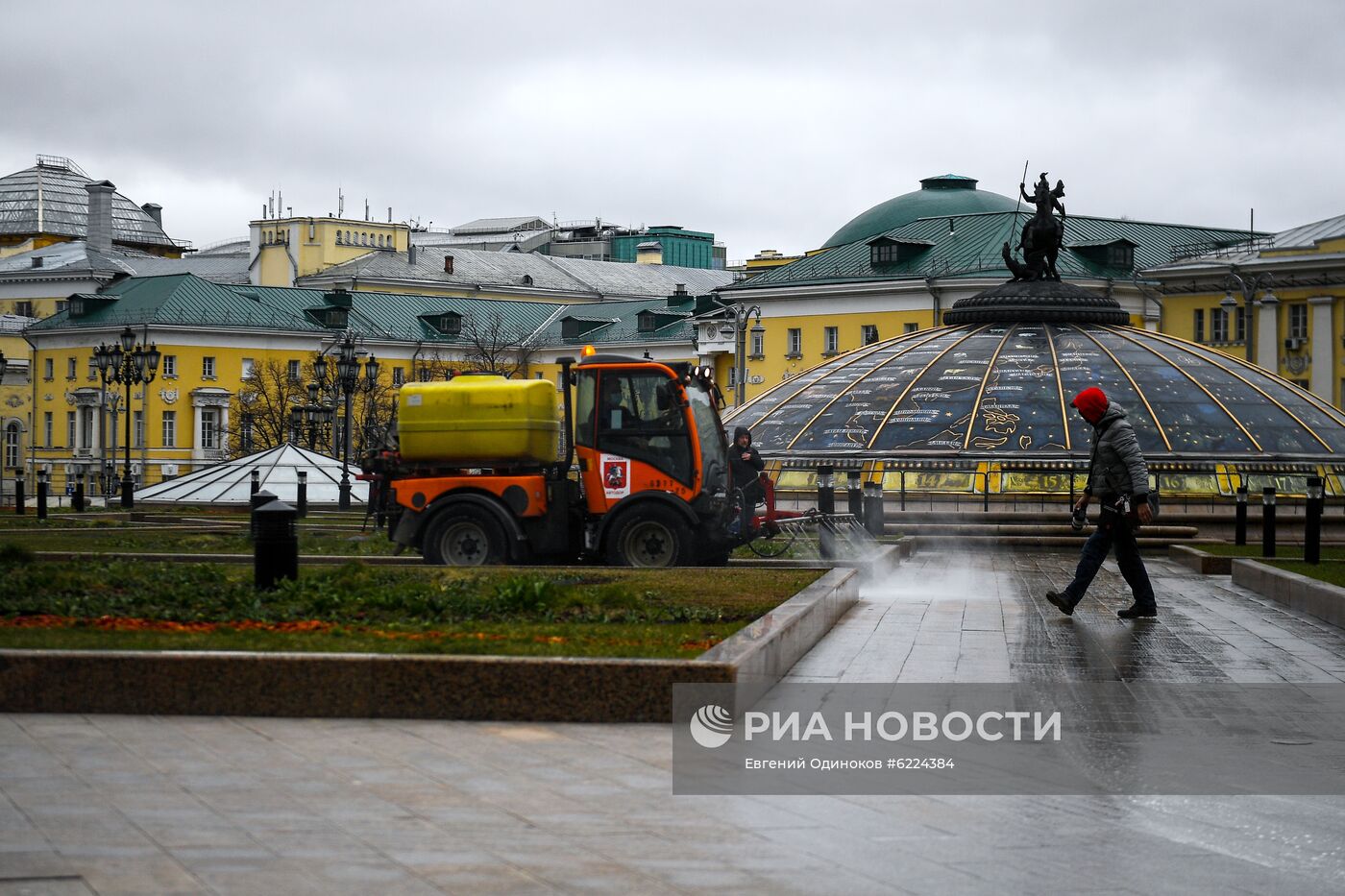 Дезинфекция дорог и тротуаров в Москве