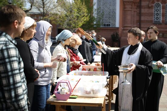 Освящение пасхальных куличей и яиц в Великую субботу