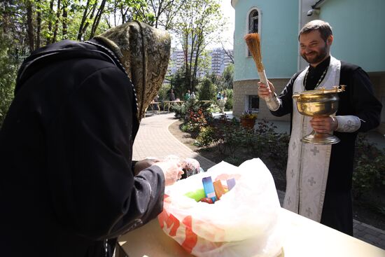 Освящение пасхальных куличей и яиц в Великую субботу