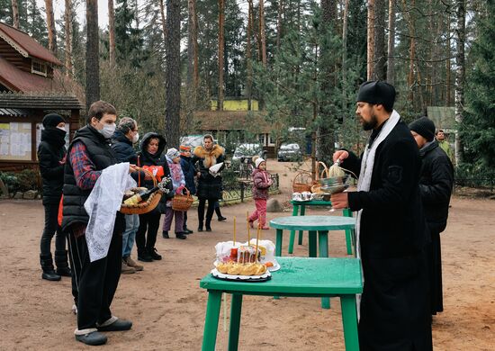 Освящение пасхальных куличей и яиц в Великую субботу