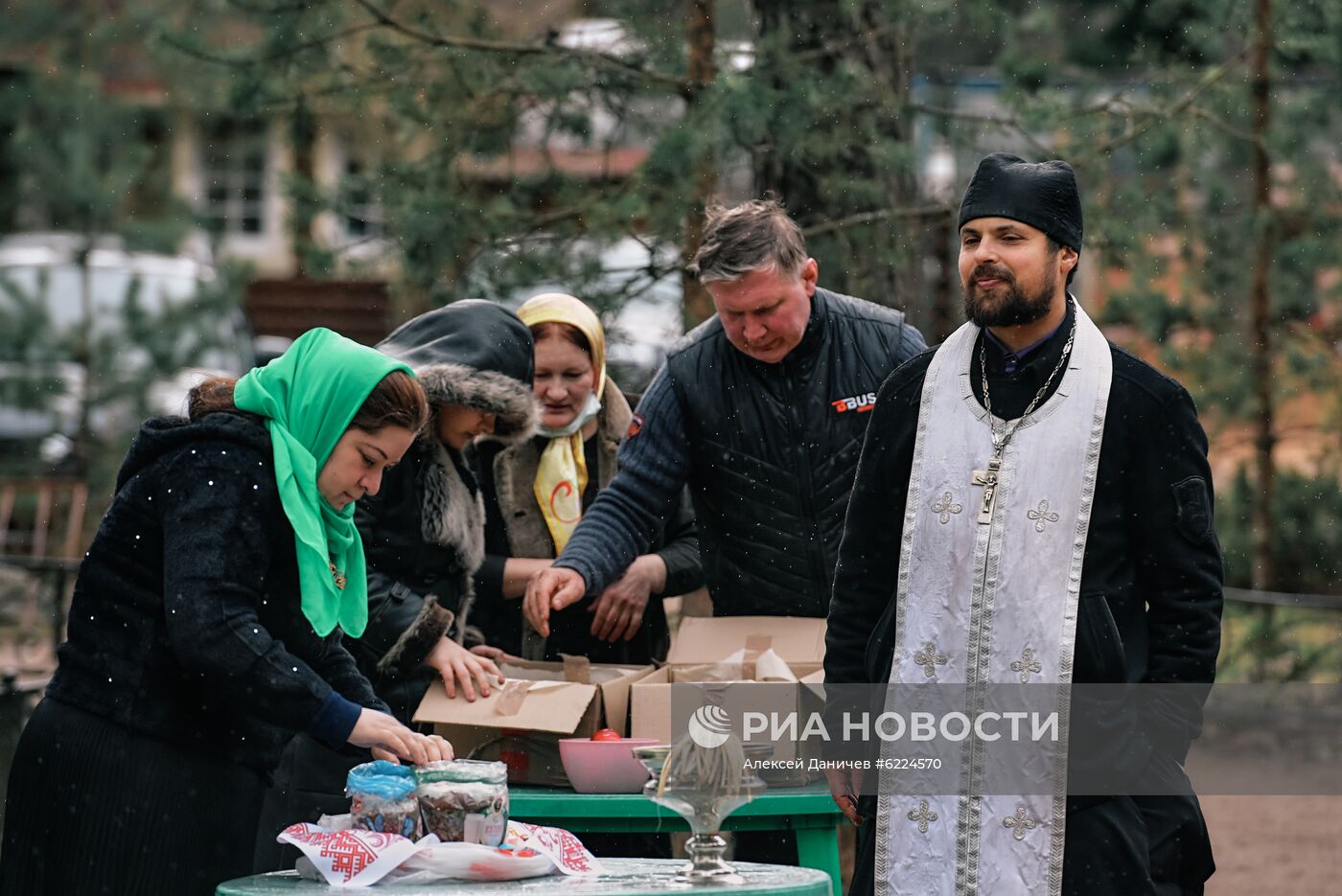 Освящение пасхальных куличей и яиц в Великую субботу