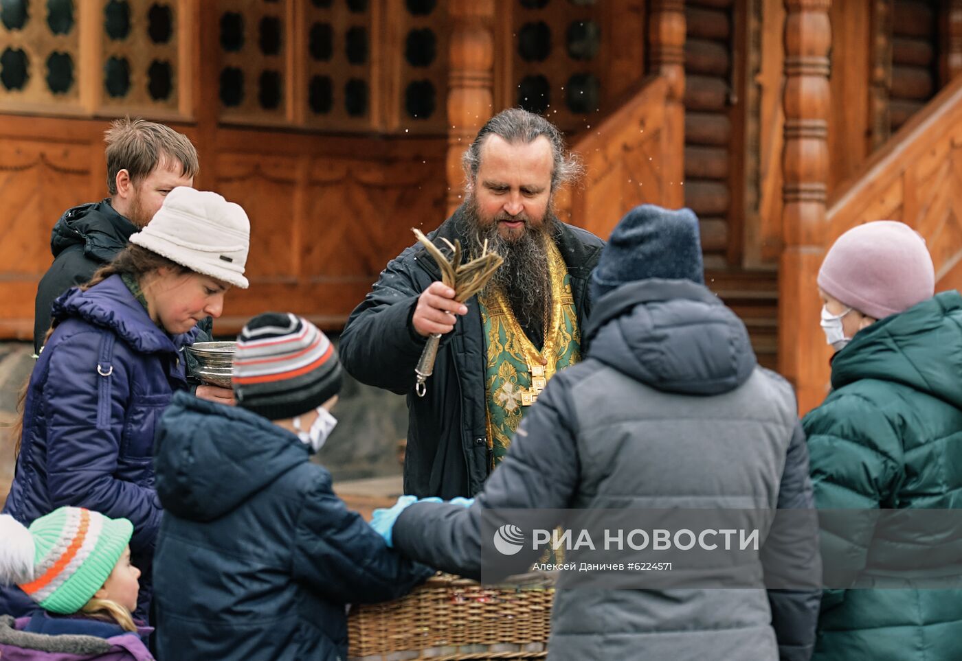 Освящение пасхальных куличей и яиц в Великую субботу