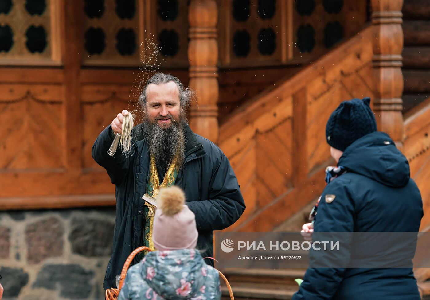 Освящение пасхальных куличей и яиц в Великую субботу