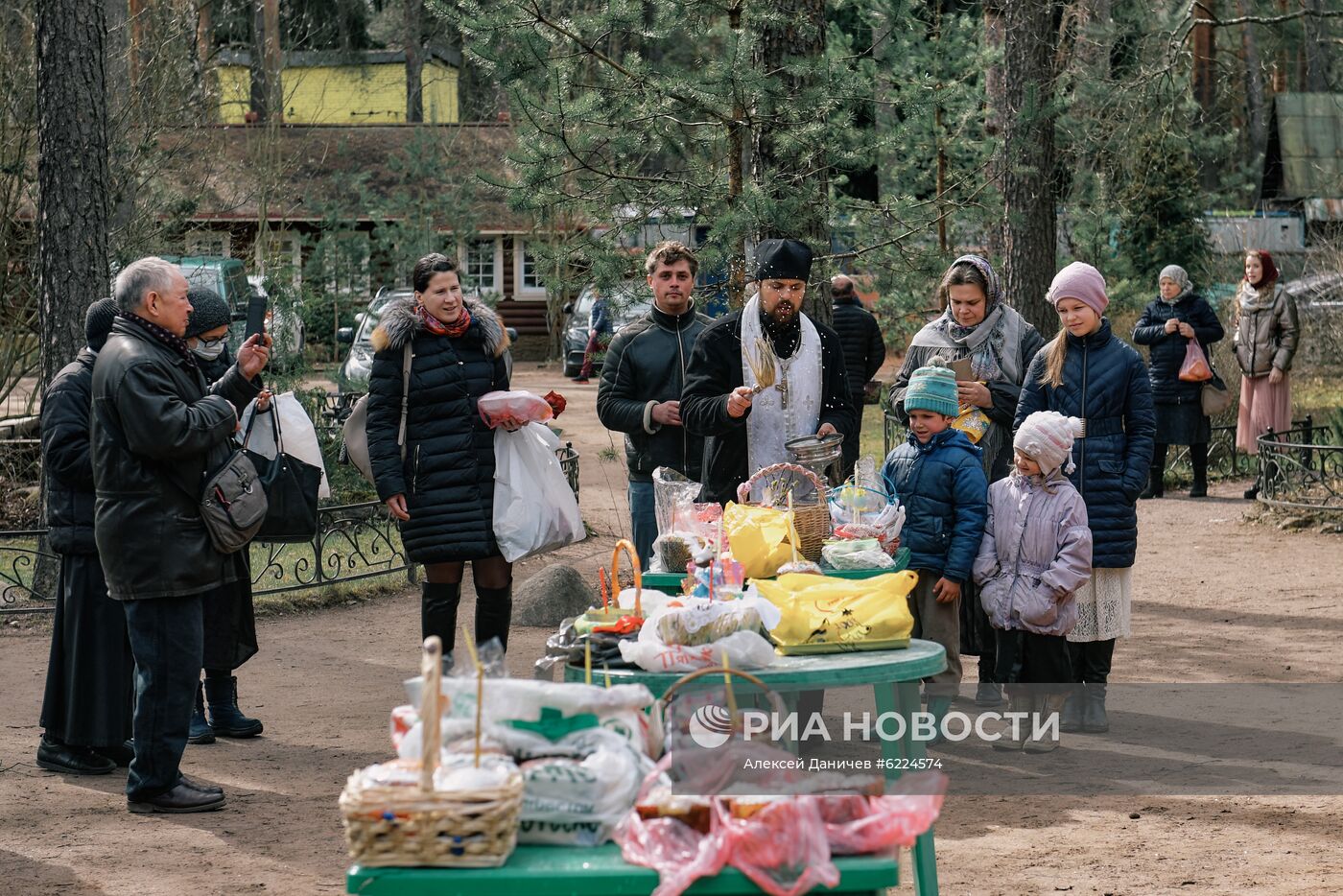 Освящение пасхальных куличей и яиц в Великую субботу