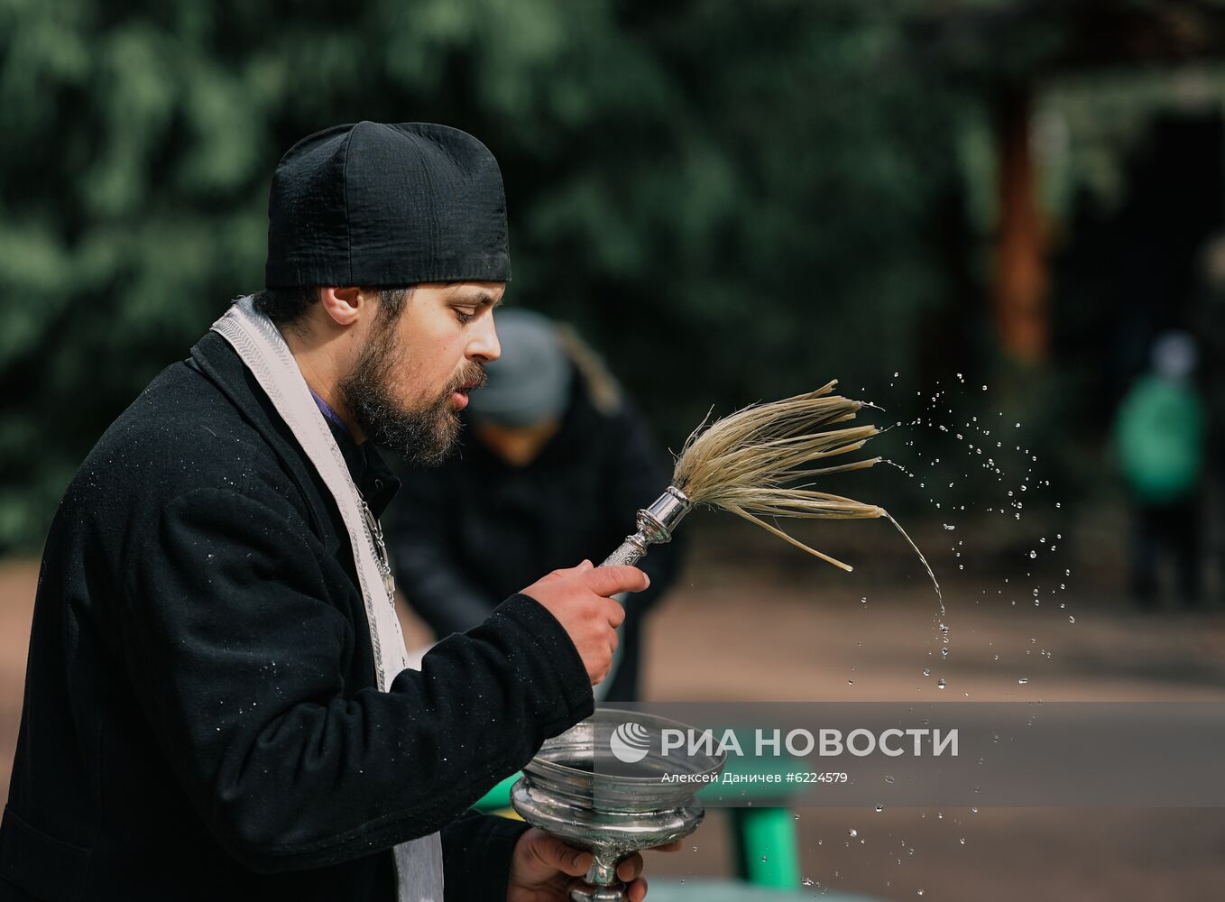 Освящение пасхальных куличей и яиц в Великую субботу