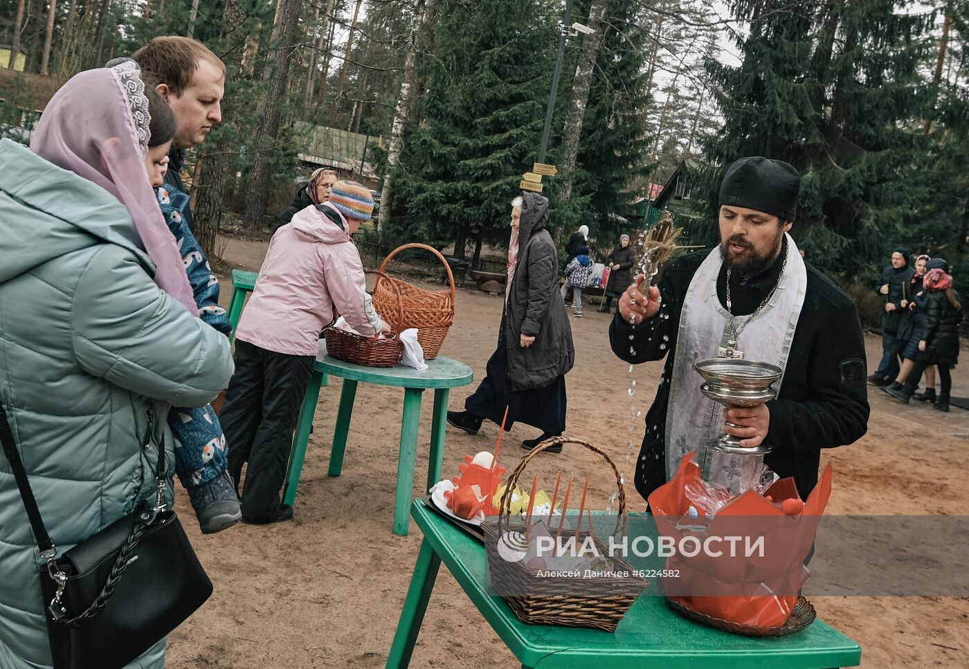 Освящение пасхальных куличей и яиц в Великую субботу