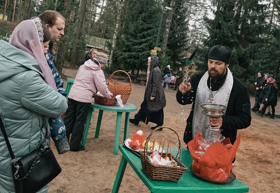 Освящение пасхальных куличей и яиц в Великую субботу