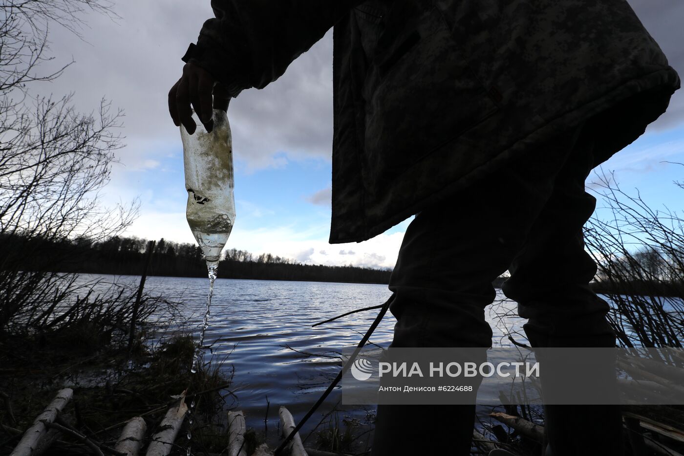 Житель Москвы во время самоизоляции на даче в Подмосковье