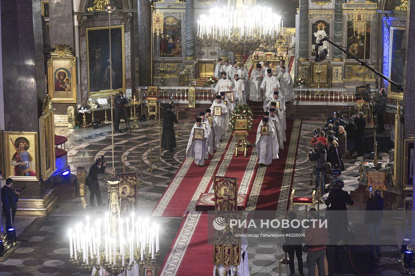 Пасхальное богослужение в регионах России