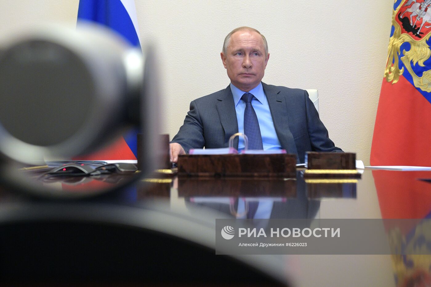 Президент РФ В. Путин провел встречу с губернатором Приморского края О. Кожемяко