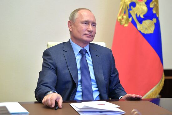 Президент РФ В. Путин провел встречу с губернатором Приморского края О. Кожемяко