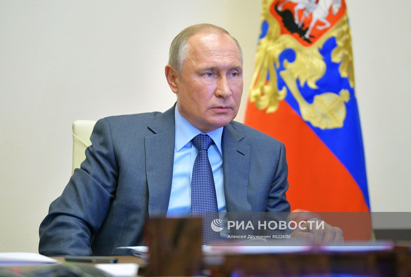 Президент РФ В. Путин провел встречу с губернатором Калининградской области А. Алихановым