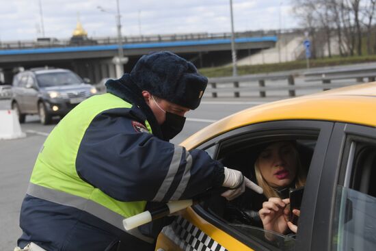 Проверка цифровых пропусков в Москве