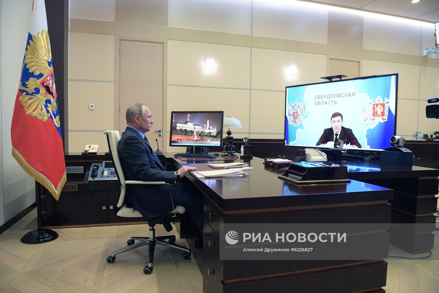 Президент РФ В. Путин провел встречу с губернатором Свердловской области Е. Куйвашевым