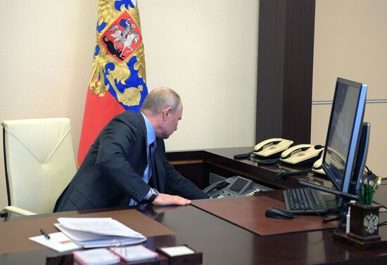 Президент РФ В. Путин провел встречу с губернатором Свердловской области Е. Куйвашевым