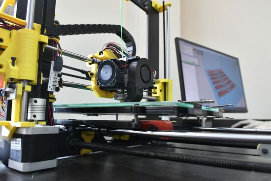 Студенты из Краснодара печатают детали для масок и респираторов на 3D-принтере