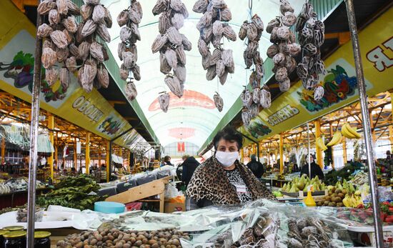 В Сочи возобновили работу продовольственные рынки