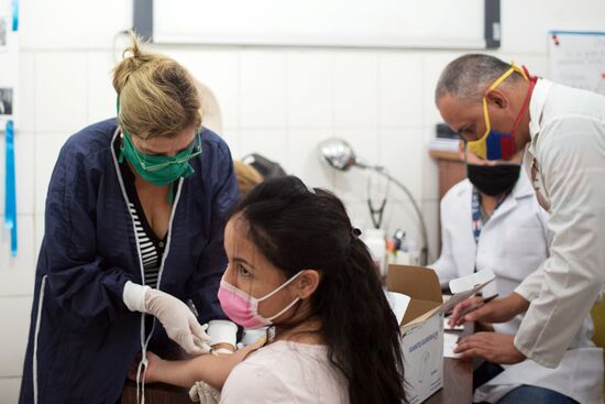 Тестирование на коронавирус в бедных районах Каракаса