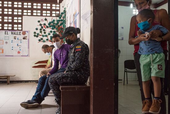 Тестирование на коронавирус в бедных районах Каракаса