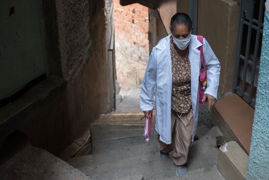 Тестирование на коронавирус в бедных районах Каракаса