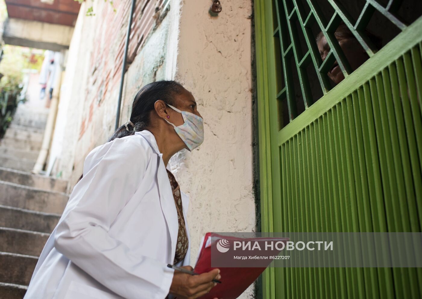 Тестирование на коронавирус в бедных районах Каракаса