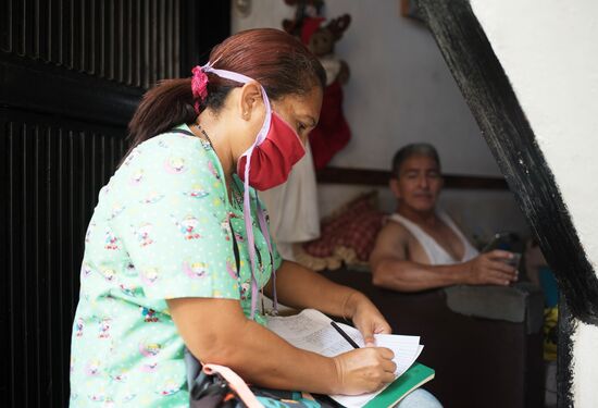 Тестирование на коронавирус в бедных районах Каракаса