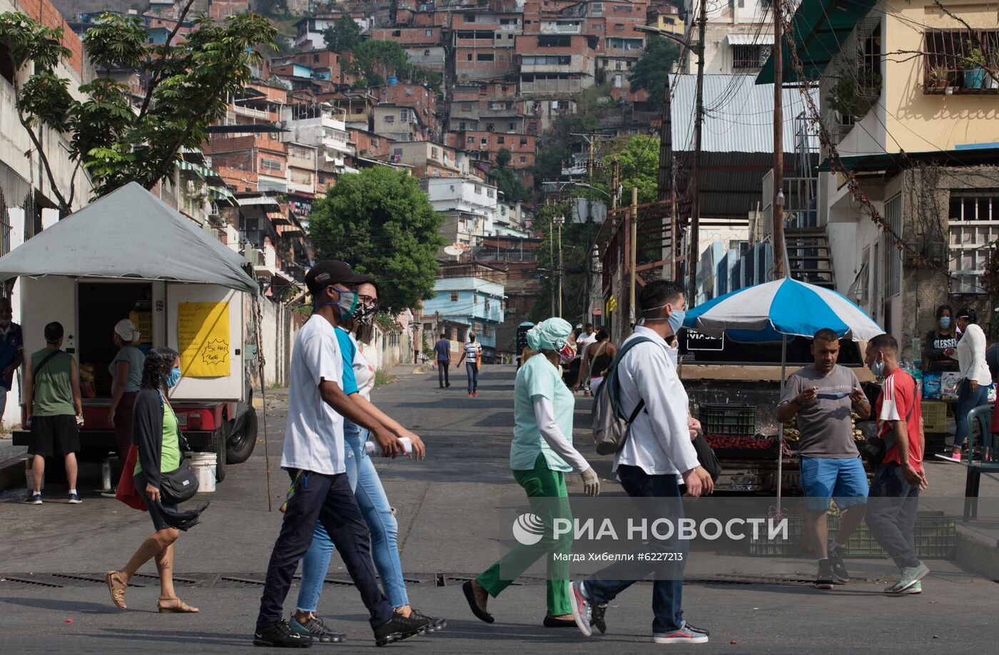 Тестирование на коронавирус в бедных районах Каракаса