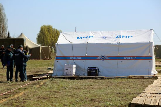 Учения МЧС в Донецке по развертыванию полевого медицинского лагеря