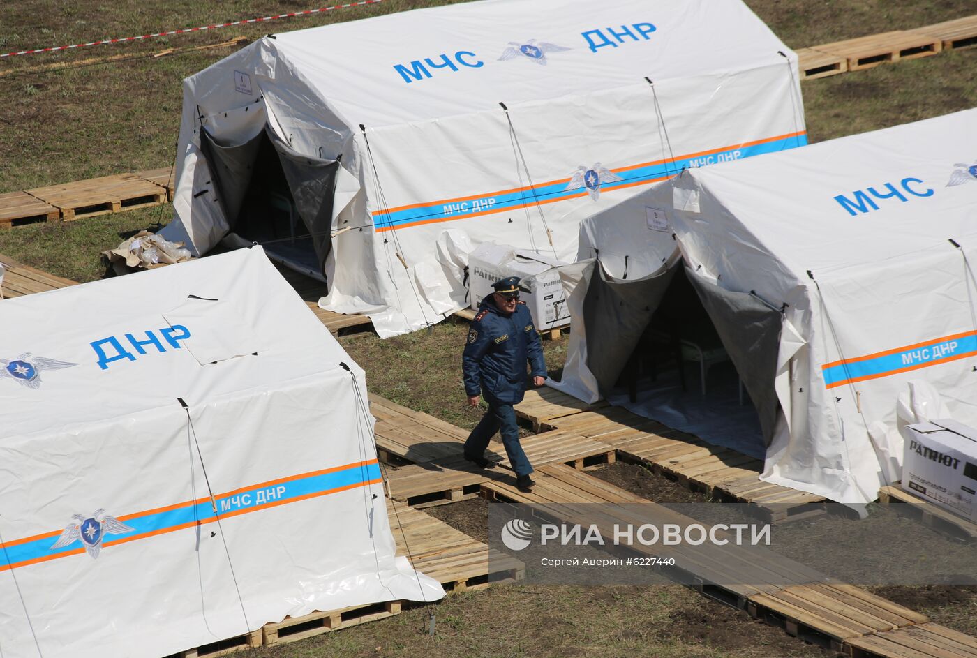 Учения МЧС в Донецке по развертыванию полевого медицинского лагеря