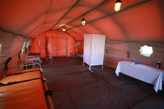 Учения МЧС в Донецке по развертыванию полевого медицинского лагеря