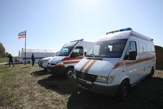 Учения МЧС в Донецке по развертыванию полевого медицинского лагеря