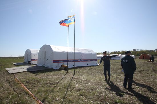 Учения МЧС в Донецке по развертыванию полевого медицинского лагеря